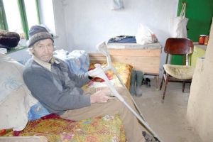 Apel umanitar “Solidar”: Cine ajută un om bolnav şi cu casa arsă?