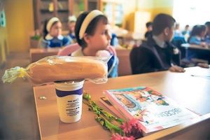 Cornul şi laptele pentru elevii braşoveni, aduse din Prahova şi Covasna