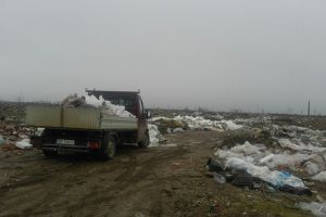 Cei care aruncă DEȘEURI pe domeniul public, în vizorul Poliţiei Locale