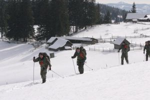 140 de militari participă la „Alpiniada de iarnă a vânătorilor de munte”, la Predeal