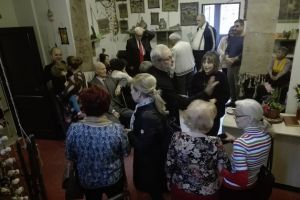 Vernisaj la Centrul Social pentru Bătrâni Călimăneşti