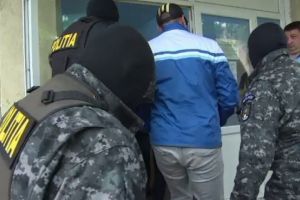 Perchezitii la PROXENETI din Prahova. 10 persoane vor fi aduse la audieri