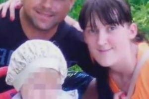 Doi părinţi au făcut SHOW EROTIC în faţa fetiţei lor de 3 ani, în timp ce aceasta plângea în HOHOTE