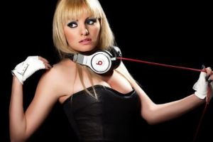 Alexandra Stan, în mijlocul unui SCANDAL-MONSTRU! Ce a ajuns artista să facă din cauza BANILOR