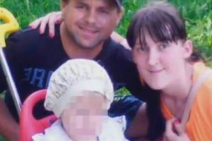 Doi părinţi au făcut SHOW EROTIC în faţa fetiţei lor de 3 ani, în timp ce aceasta plângea în HOHOTE: 