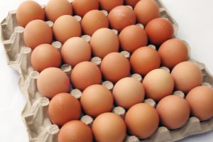 Ouăle costă în România mai mult decât în vest. Care este motivul