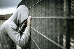Un adolescent care fusese arestat, după ce a furat dulciuri, s-a spânzurat în închisoare
