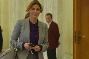 Andreea Cosma a răbufnit la sediul IGPR. Ameninţă cu noi dezvăluiri