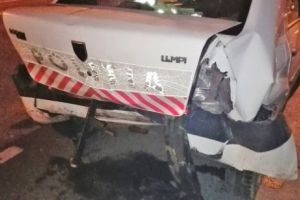 POLIȚIST RĂNIT de un ȘOFER BEAT. Maşina poliţiei, avariată 