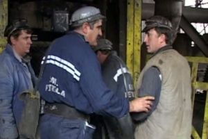 A doua zi de protest la Salina Slănic: 80 de mineri, în continuare blocaţi în subteran