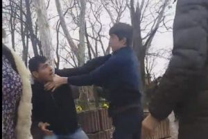 Scene de COŞMAR în Lugoj. Bătaie CRUNTĂ între doi ELEVI, chiar sub ochii COLEGILOR. VIDEO în articol