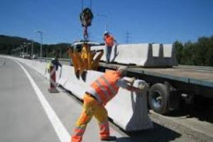 Cluj: Continuă montarea parapetelor de beton şi pe DN 1F