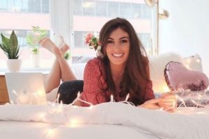 Ea este REGINA BIKINILOR! Cum arată FEMEIA care a înnebunit INTERNETUL cu formele ei VOLUPTOASE. GALERIE foto EXPLOZIVĂ