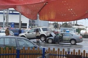 ACCIDENT: Maşină LUATĂ PE SUS, la ieşirea din Arad