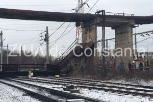 Dosar penal deschis dupa prabusirea pasarelei peste liniile de cale ferata. Ce a declarat ministrul Transporturilor
