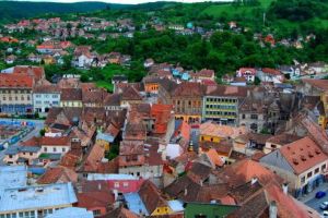 Imobilele din zonele protejate ce nu sunt monumente istorice pot fi amenajate în interior fără autorizaţie