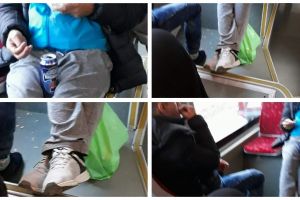FOTO ȘTIREA TA: Nesimţire crasă la Alba Iulia! Tineri, surprinşi în timp ce mâncau seminţe şi scuipau cojile pe jos, în autobuz