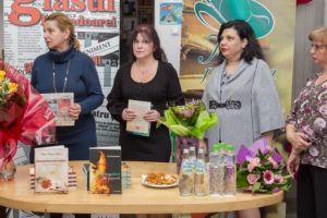 (GALERIE FOTO) Meditaţii despre viaţă împărtăşite de Dora Molnar, la „Jos pălăria”