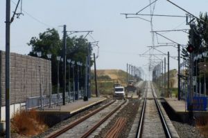 Peste un miliard de euro pentru linia de mare viteză. Lucrările la calea ferată au început deja. La Săuleşti, traficul rutier este restricţionat pentru contrucţia unui pasaj