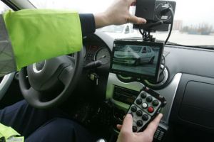 Dispare statul la pândă! Poliţiştii vor fi obligaţi să aibă radarele doar pe maşini cu însemne