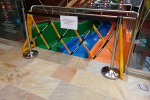 Incident grav la Thermele Bolotesti. Un copil a ramas fara doi dinti dupa ce s-a lovit pe un tobogan acvatic (galerie foto)