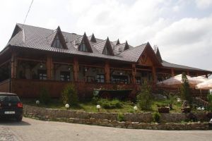 Patronii de la Casa Boiereasca reclamati pentru o teapa cu apartamente de lux