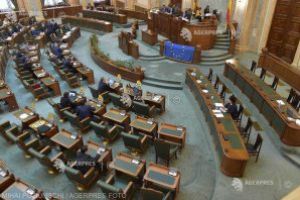 Senat: Vinerea Mare, zi de sărbătoare legală în care nu se lucrează