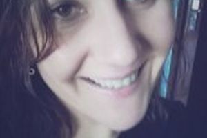 Anca Man, asistent social în cadrul Asociaţiei SM Speromax Alba, nominalizată pentru două premii importante. Ajut-o cu un vot