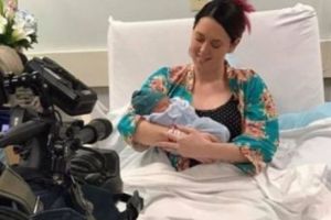 Şi-a „ÎNREGISTRAT ” propria naştere! O prezentatoare de radio a NĂSCUT în timpul emisiunii sale