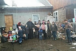 Familia cu şapte copii care a rămas fără locuinţă după incendiu va avea o casă nouă