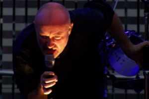 Celebrul baterist şi vocalist, Phil Collins, ARESTAT la Rio de Janeiro. Aflaţi motivul