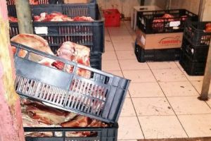 Măcelărie închisă de OPC Constanţa din cauza mizeriei. O tonă de carne retrasă de la vânzare