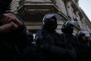 ALERTĂ - Evazioniştii din Bucureşti şi alte 16 judeţe, ASALTAŢI de mascaţi: Prejudiciu FABULOS, descoperit după 100 de percheziţii