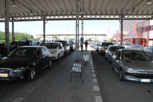 Tată şi fiu cercetaţi pentru săvârşirea unor infracţiuni la regimul circulaţiei