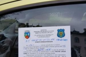 Persoană cu dizabilităţi AMENDATĂ agramat pentru că a parcat în locul special destinat