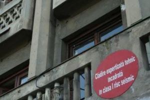 Mai puţine buline roşii pe clădirile din Capitală