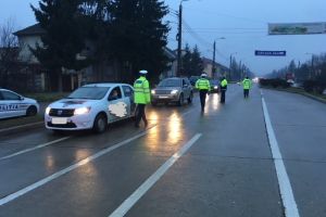 Poliţiştii continuă raziile. 26 de permise reţinute şi amenzi de peste 30.000 de lei