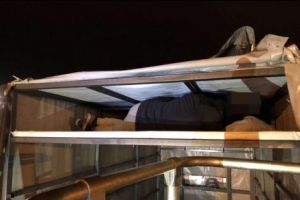 Metodă incredibilă de transportat migranţi peste graniţă, deconspirată