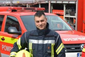 Un pompier aflat în timpul liber, printre primii salvatori la accidentul de pe Frunzişului