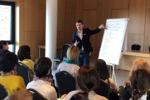 Atelier de voce, dicţie şi oratorie cu Andrei Țigănaş la biblioteca judeţeană