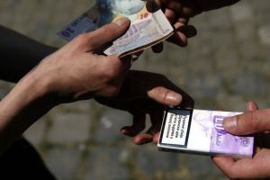 Atenţie mare de unde cumpăraţi ţigări. Vă puteţi alege cu cartoane, cuie şi polistiren!