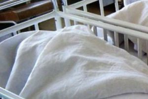 O mamă din Constanţa a acuzat, în instanţă, spitalul privat unde a născut că i-a vaccinat copilul, fără voia ei