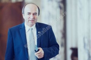 Ministrul Justitiei a cerut revocarea din funcţie a şefei DNA! Se anunţă proteste de stradă