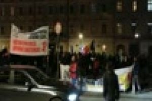 REVOLTĂ la Cluj. Oamenii au blocat B-dul Eroilor şi cer apărarea DNA - VIDEO