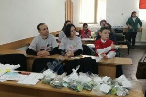 TÂRGOVIȘTE: Lecţie de voinţă de la un copil diagnosticat cu autism! Și-a învins teama şi a ţinut un discurs