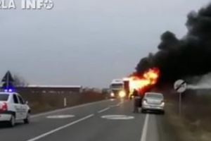 TIR în flăcări. Un şofer din Gherla a avut probleme - VIDEO
