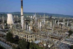 Chimcomplex întăreşte managementul pentru preluarea Oltchim