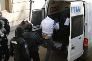 Cei care se opun poliţiştilor sau jandarmilor riscă închisoarea