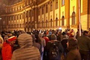 Protest la Braşov, după decizia privind revocarea şefei DNA