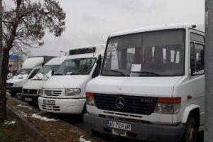 În „parcarea-autogară” de la Bowling s-a lăsat cu amenzi